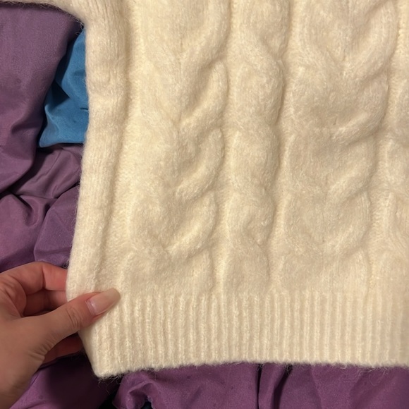 Brand new Abercrombie Cropped (sorta) Cable Knit - Picture 2 of 3